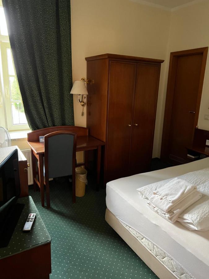 Hotel Am Schloss - Frankfurt An Der Oder ภายนอก รูปภาพ